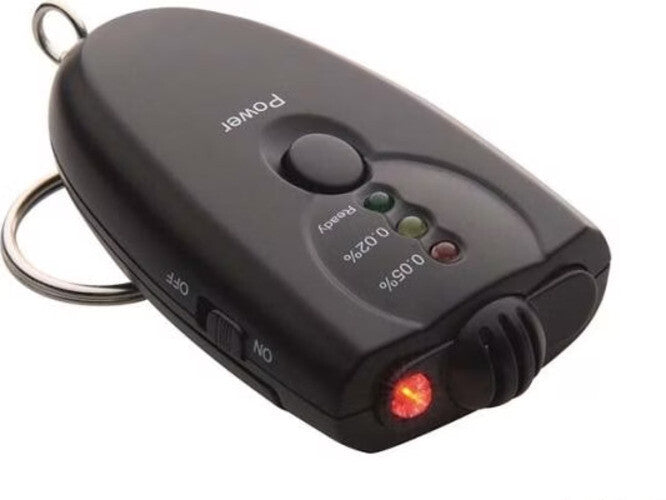 Alkoholtester mit LED-Anzeige & Taschenlampe – tragbar, 2x AAA, CE