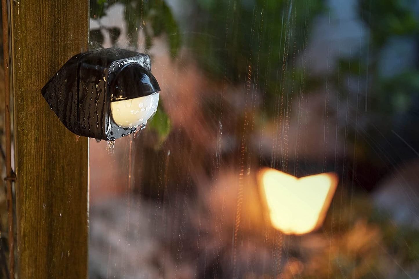 Philips Hue Bewegungsmelder Outdoor, Tageslichtsensor für smarte Beleuchtung, automatische Lichtsteuerung bei Bewegung für ein sicheres Zuhause, schwarz