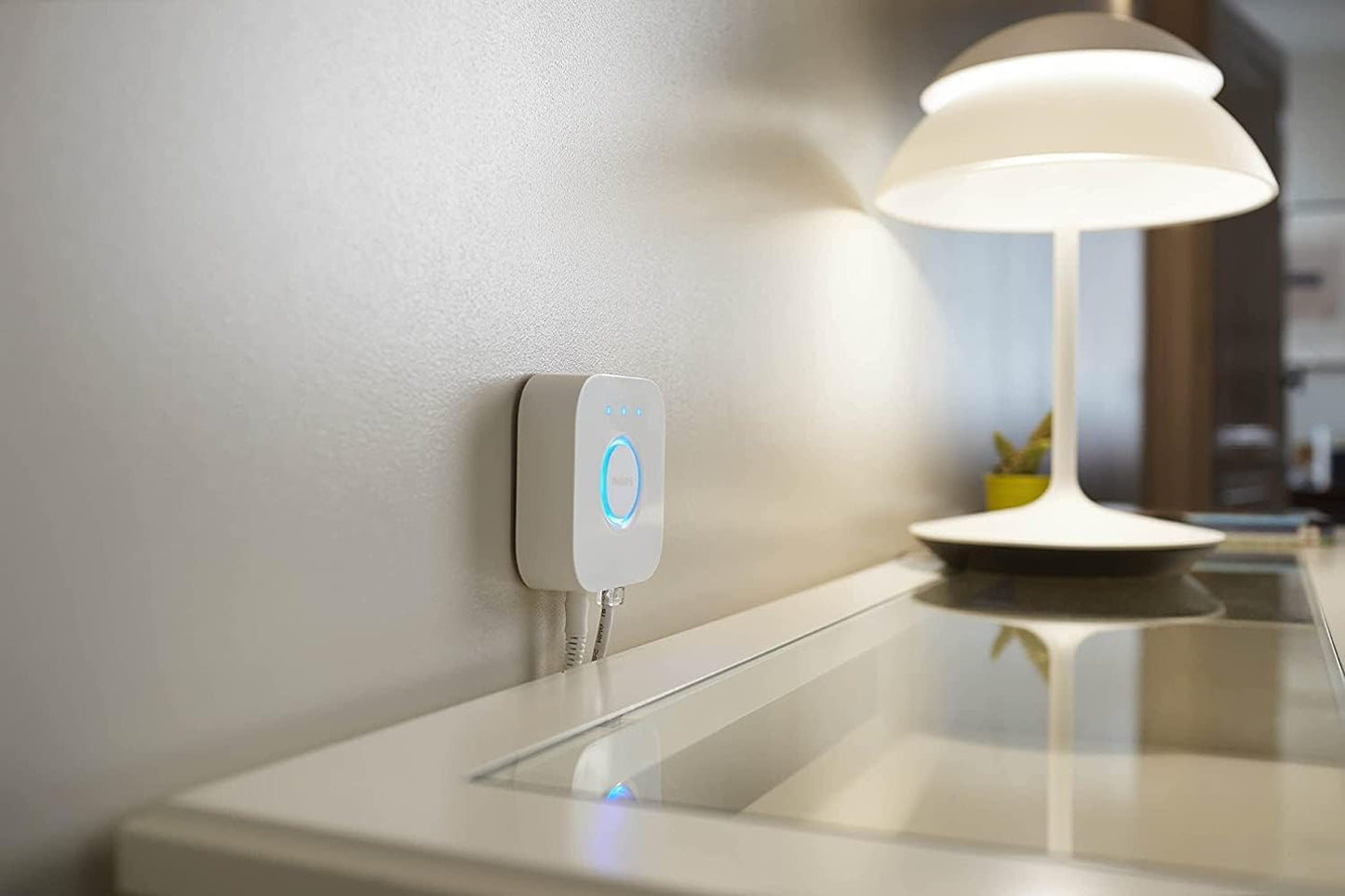 Philips Hue Bridge Steuerelement für Hue Lichtsysteme, smarte Schaltzentrale zur Steuerung von Hue Smart Home Lampen, kompatibel zur Sprachsteuerung und per App von überall