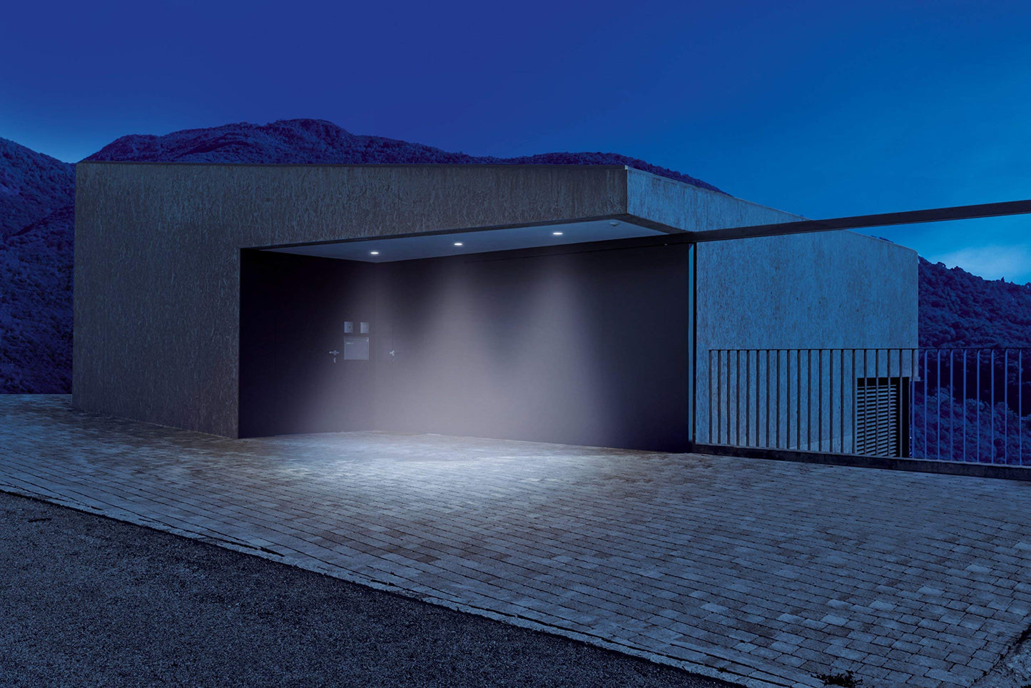 Steinel Einbau-Bewegungsmelder IS 360-1 schwarz, 1000 W Schaltleistung, 360° Sensor, max. 4 m Reichweite, LED geeignet