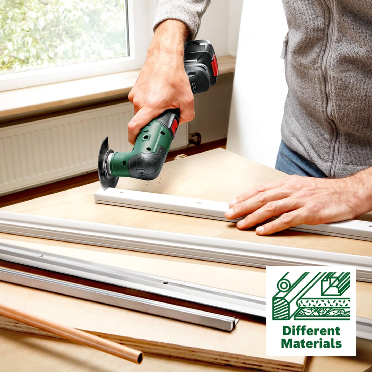 Bosch Akku-Multifunktionswerkzeug UniversalMulti 18V-32 (zum Sägen, Schneiden, Schleifen; 1x Segmentsägeblatt; 1x Tauchsägeblatt; 1x Schleifplatte; 6x Schleifblätter; 1x Tiefenanschlag; ohne Akku)