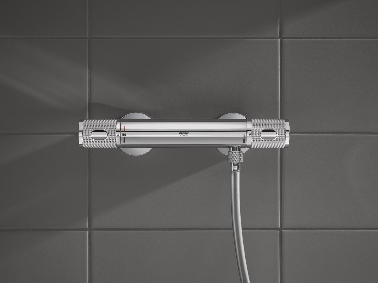 GROHE Precision Feel, Duscharmatur, wassersparend (Thermostat hält Temperatur konstant, Mischbatterie mit kühler Oberfläche, Sicherheitssperre 38°C, Anti-Rutsch Griffe, mit 3in1 Tool), chrom, 34790000