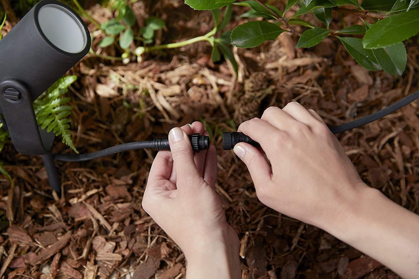 Philips Hue White & Color Ambiance Lily Gartenspot Single Spotlight Extension: Intelligente Außenbeleuchtung für den Garten, funktioniert mit Alexa, Google Assistant und Apple Homekit