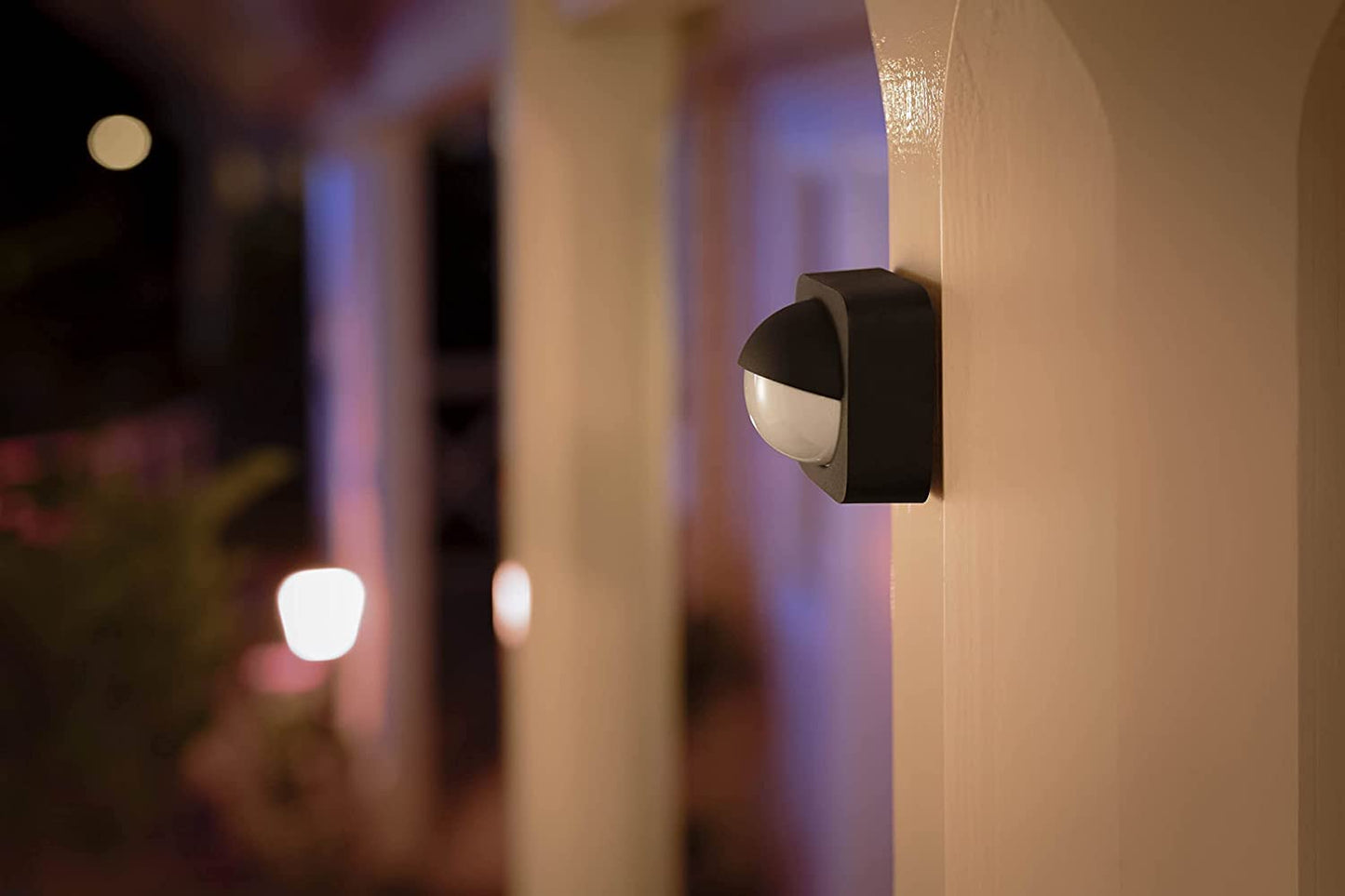 Philips Hue Bewegungsmelder Outdoor, Tageslichtsensor für smarte Beleuchtung, automatische Lichtsteuerung bei Bewegung für ein sicheres Zuhause, schwarz