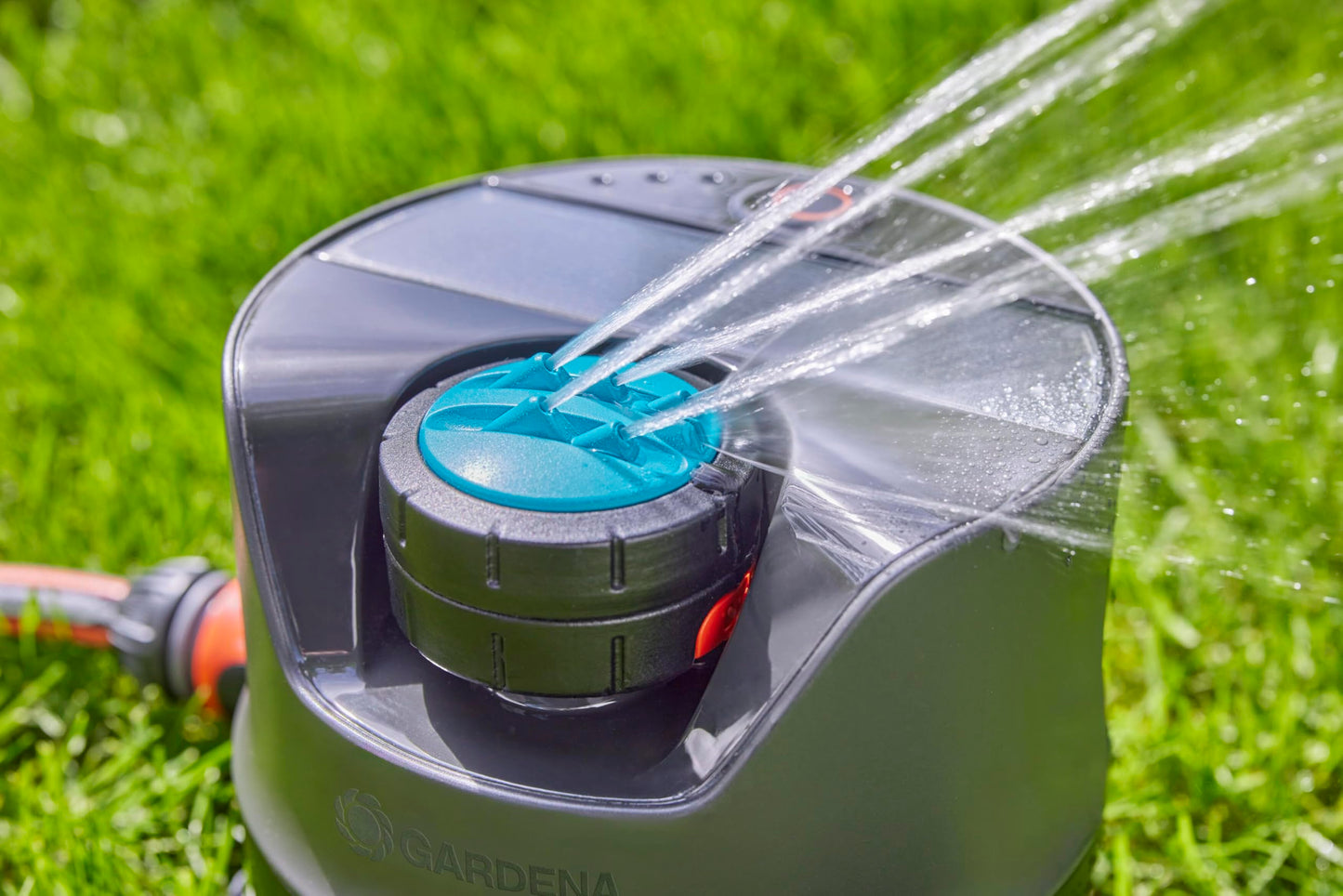 Gardena AquaPrecise Bewässerungssystem für Rasenflächen bis zu 320 m²: solarbetrieben, gleichmäßige Wasserverteilung, für jede Gartenform, Bluetooth, einfache Installation (16000-20)